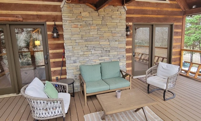 Calhoun Cabin | The River's Edge on the Hiawassee nPet Friendly