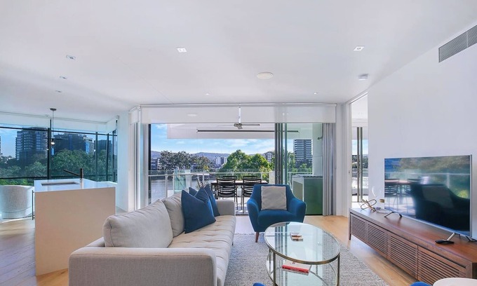 West End Apartment | The Riveredge Chic Resort Style Luxury near CBD