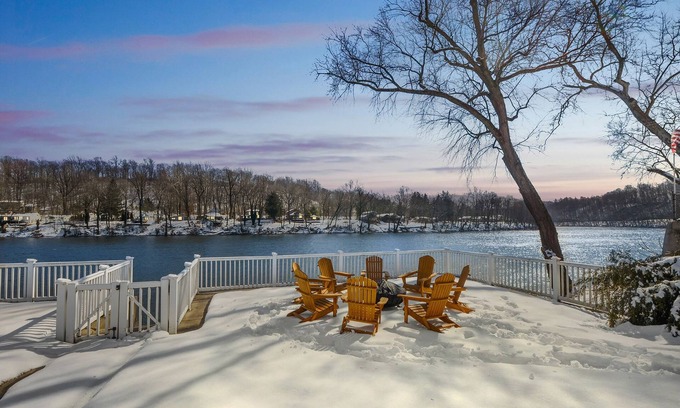 Martins Creek House | The Riverfront - King Suite/Fire Pit/River Access