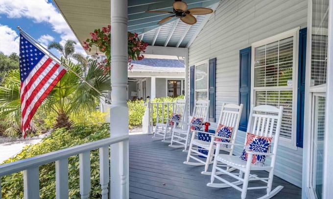 Bradenton House | The Riverhouse Retreat