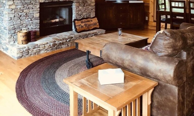 Benton Cabin | The Riverside Cabin @ Ocoee Riverside Farm