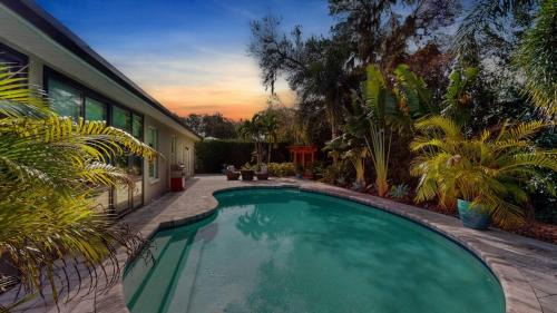Boyette Springs House | The Riverview Estates Sauna And Heated Pool