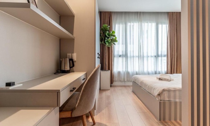 Ben Nghe Apartment | The Rixx Lancaster Apartment @ D1/Netflix/bathtub