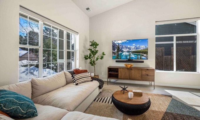 Flagstaff House | The Rock Trail House Modern+Renovated+EV charger near Grand Canyon