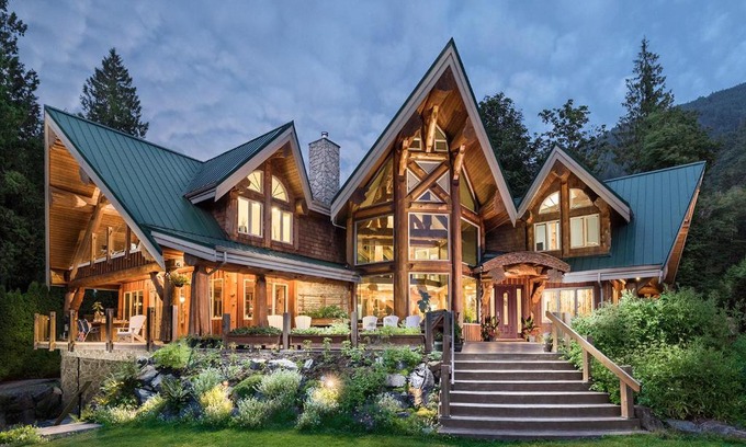 Harrison Hot Springs Bed & Breakfast | The Rockwell-Harrison Guest Lodge