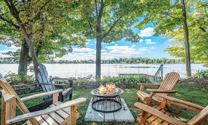 Fennville House | The Roost: Hutchins Lake Waterfront, Views, Fireplace, Cozy Atmosphere