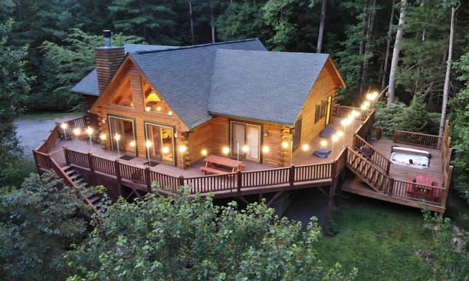 Fairview Cabin | THE ROOST - Secluded Log Cabin, Hot Tub, Pool Table, Only 13 Miles from Downtown