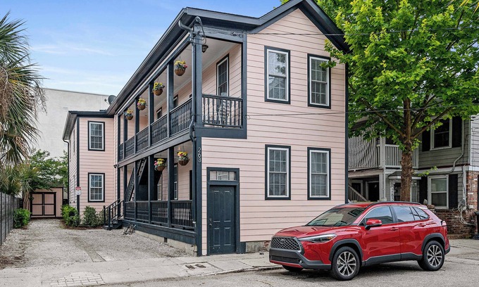 Cannonborough Elliotborough Apartment | The Rose Charleston | Perfect for Large Groups