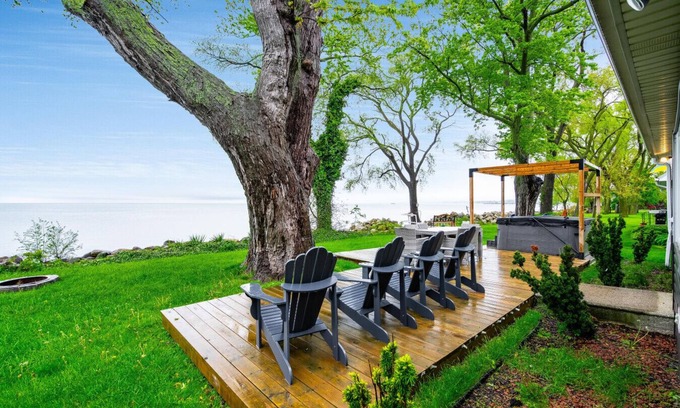 Leamington Cottage | The Rose Cottage: on the Lake - Stay with Us!