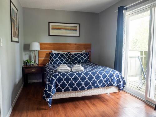 Bloomfield House | The Rosehall: PEC Waterfront Stay