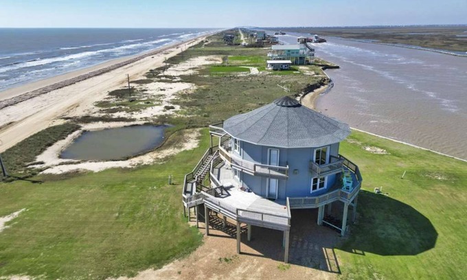 Cedar Lane House | THE ROUND HOUSE AT SARGENT BEACH AMAZING 360 DEGREE VIEWS