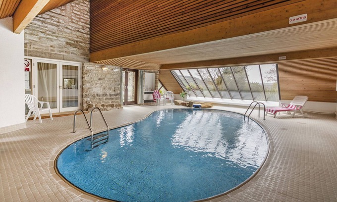 Rowsley House | The Round House - Indoor pool, large gardens, just 3 miles from Chatsworth House