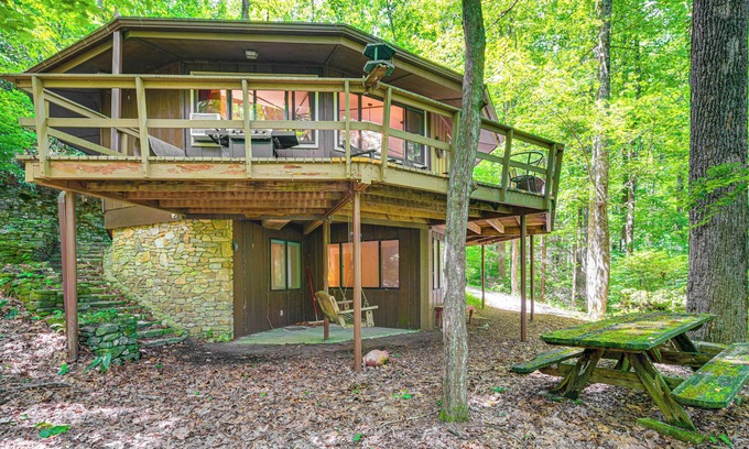 Hendersonville Cabin | 'The Round House' - Treetop North Carolina Cabin!