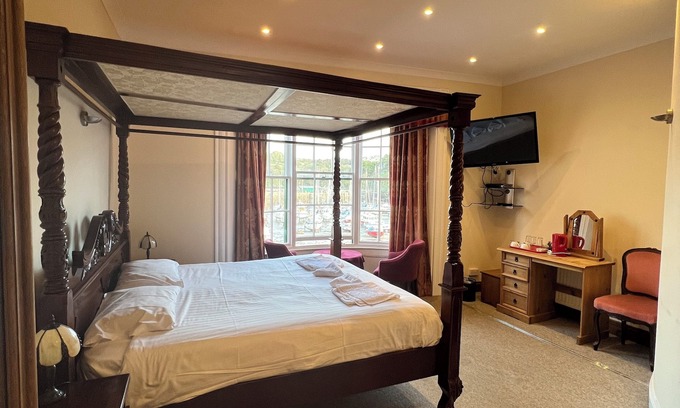 Hele Hotel | The Royal Britannia