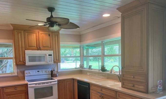Fort Pierce House | The Rustic Retreat: A quaint cottage in nature's embrace