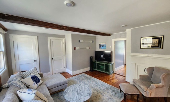 Marblehead Apartment | The Sailor’s Retreat – Cozy Historic Apartment Rental in Marblehead, MA