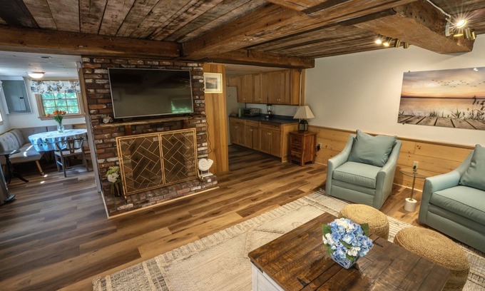 Manomet House | The Salt Shack - all the modern comforts, amenities and proximity to the beach.