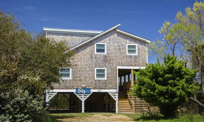 Ocean Sands House | The Salty Unicorn: Comfy, Oceanside 3-bedroom home, only 500 feet from the beach