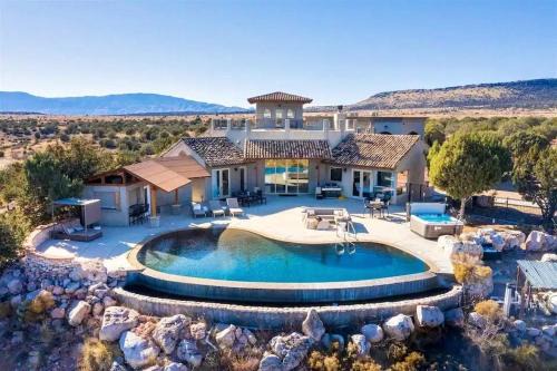 Sedona House | The Sanctuary at Sacred Mesa-Infinity Pool-Sedona