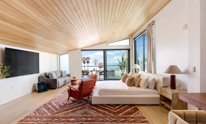 Los Angeles County House | The Santa Monica Sunset - 5,000 sq ft of beachfront luxury