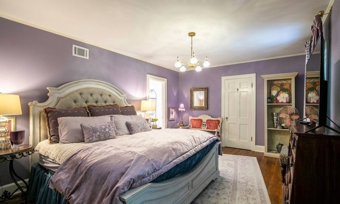 Oxford House | The Saucer Magnolia Suite by Velvet Ditch Villas