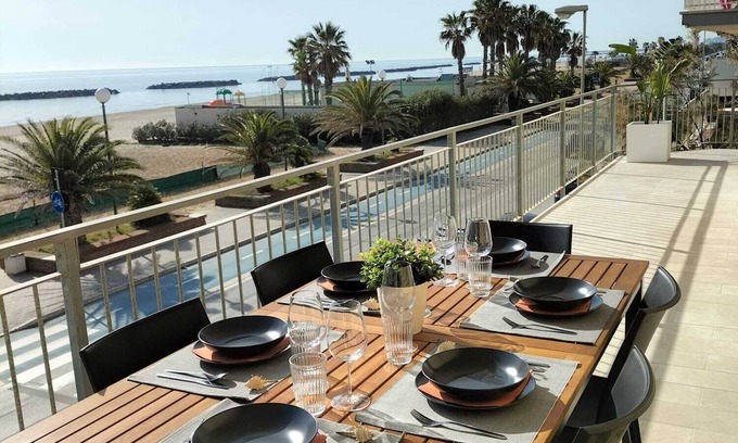 Porto San Giorgio Apartment | The sea in the living room, cozy sea view apartment!