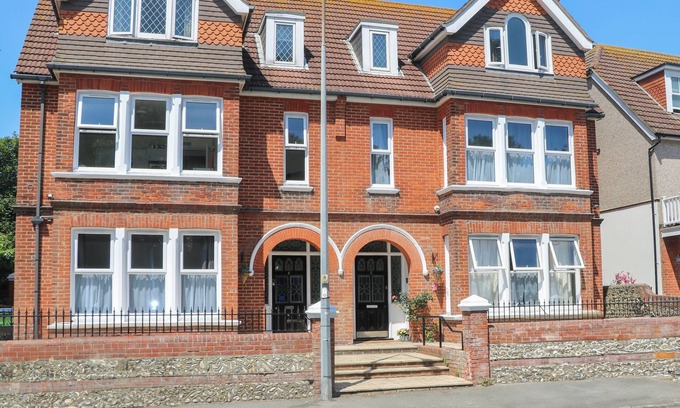 Seaford Cottage | THE SECRET COTTAGE 5A, pet friendly, with a garden in Seaford