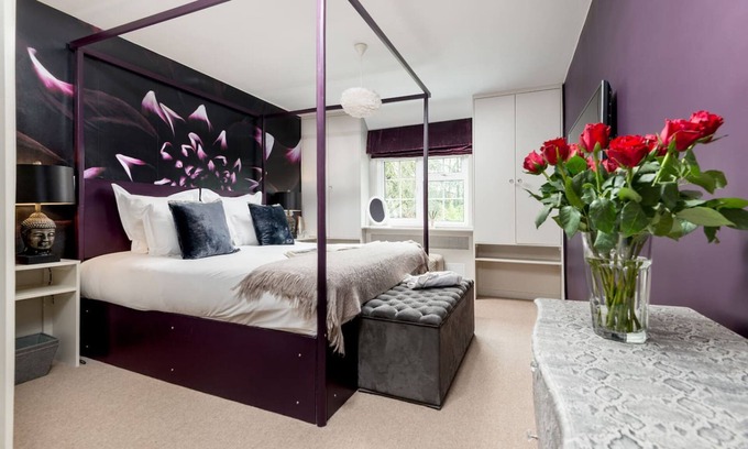 Hurley House | The Set - Room With En-suite