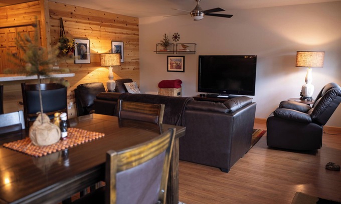 Bear Creek Apartment | THE SEWARD APARTMENT