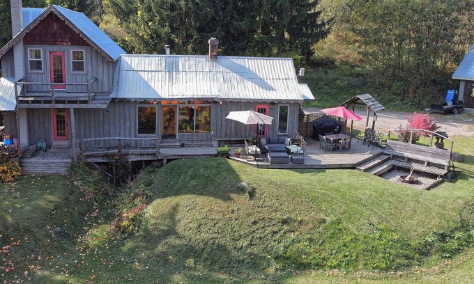 Mansfield Other | The Sheds: Victorian Farmhouse 8BR Ski-In Ski-Out Chalet - Mansfield Ski club