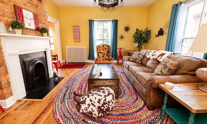 Staunton Apartment | The Shenandoah-CountryChic-Dwntn-PvtBalcony