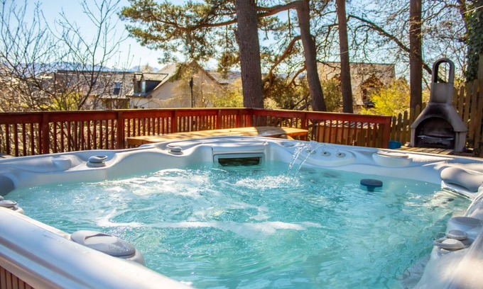 Aviemore Ski Chalet | The Shieling - large Aviemore hot tub lodge