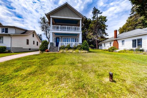 Annapolis House | The Ship's Bridge