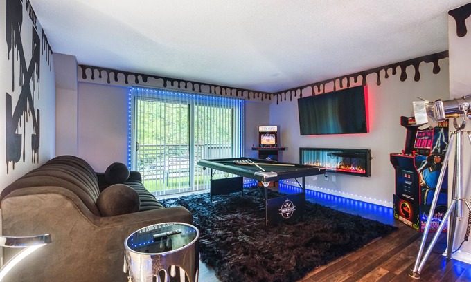 Lenox Apartment | The Showtime Pad - Game Room - Pool Table - Fireplace!