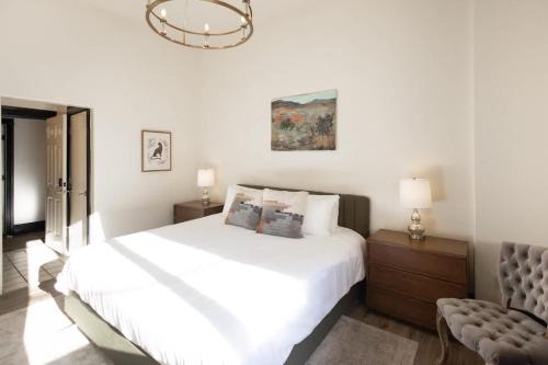 Bisbee House | The Signature King with Mountain Views