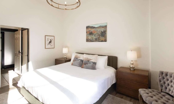 Bisbee Hotel | The Signature King with Mountain Views