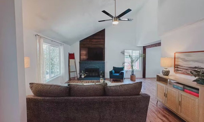 Medford House | The Siskiyou House