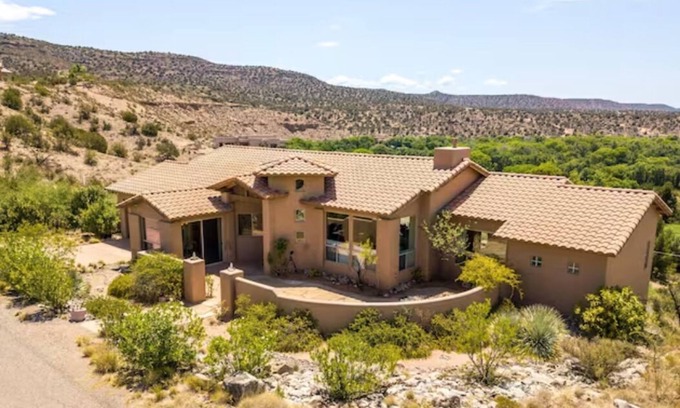 Cornville House | The Sky House Amid The Vineyards near Sedona