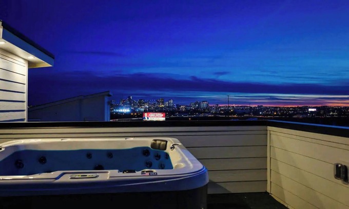 Katie Hill Neighborhood House | The Skyline Escape | City Views | Luxury Group Getaway