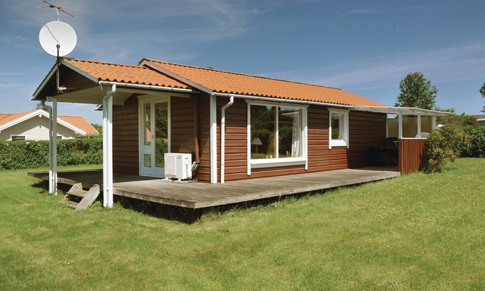 Skastrup Strand House | The small cottage is located just a few minutes walk from Skåstrup beach, which is fine-grained and