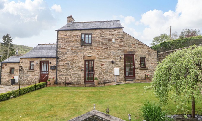 Grindleford Cottage | THE SMITHY, romantic, character holiday cottage in Calver