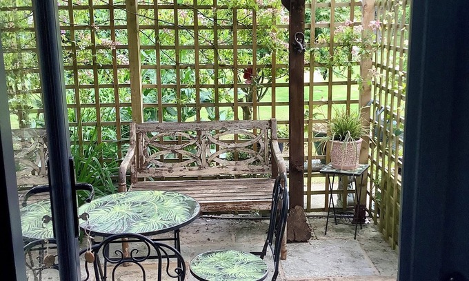 Leckhampton Apartment | The Snug in Cheltenham- A Cosy & Unique Space