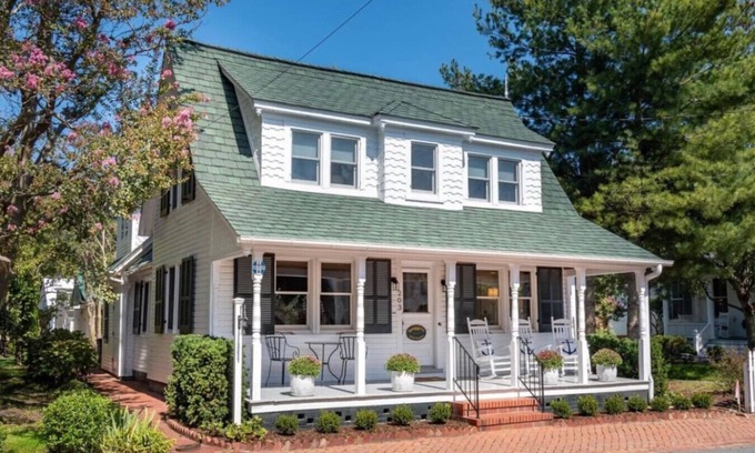 St. Michaels Bed & Breakfast | The Snuggery Inn & Suites Captain's Quarters