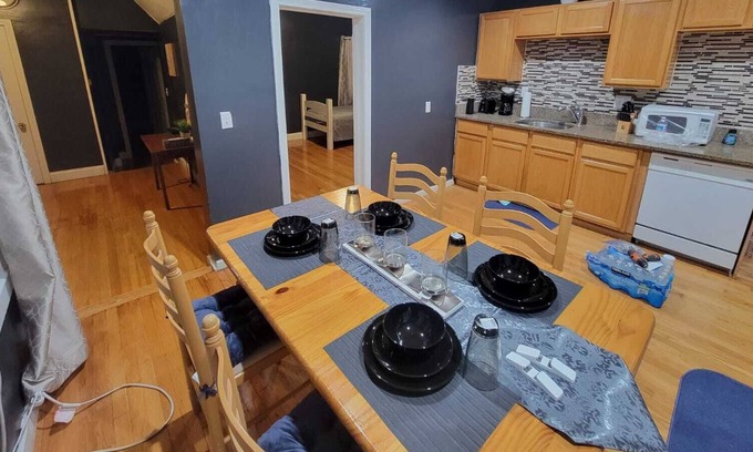 Hyde Park Condo | ***THE SNUGNESS RETREAT VILLA*** Family-sized apartment with patio and Gazebo..!
