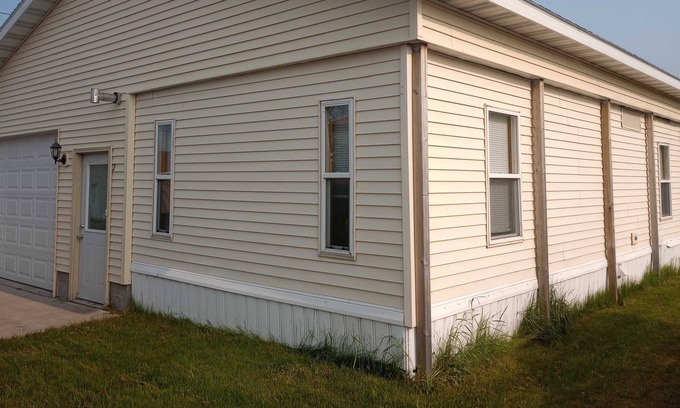 South Range House | The South Range Cabin: Next to snowmobile trail!
