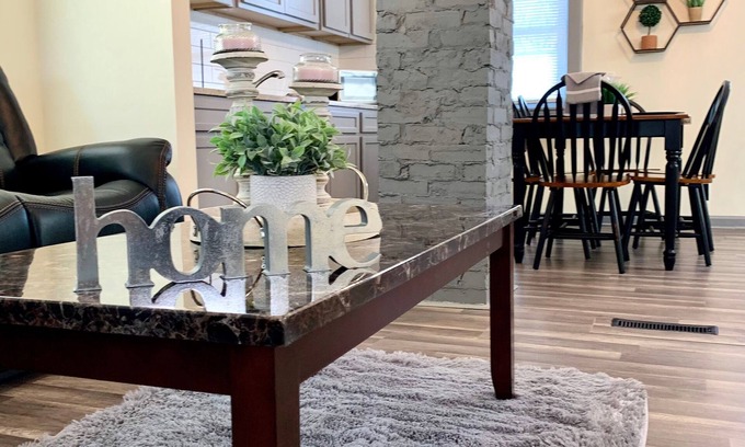 Niagara Falls Villa | The Southside Villa - With Private Yard & Parking, Near Falls & Casino by Niagara Hospitality