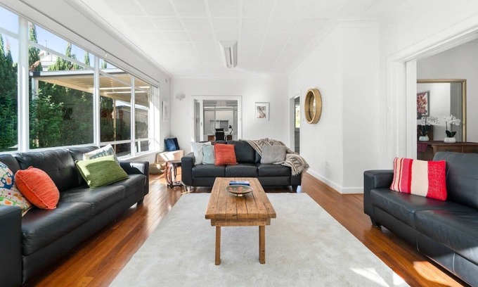 Linden Park House | The Spacious & Elegant Vacation Haven - Glenside