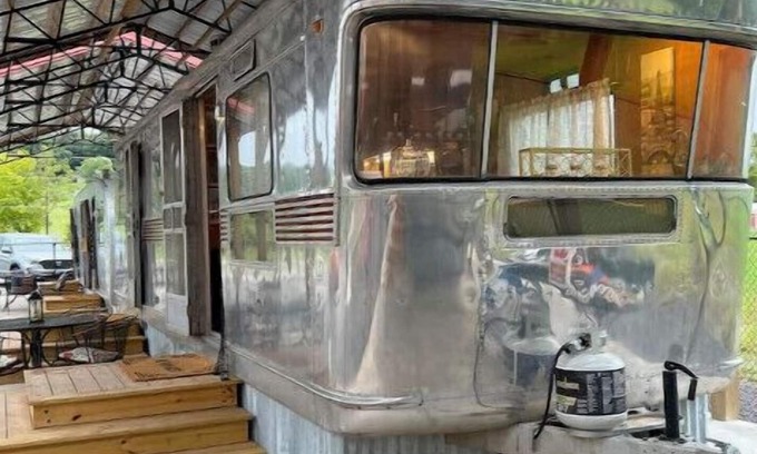 Tellico Plains Resort | The Spartan Village - A Retro Trailer Coach Resort - 1955 Spartan Mansion #2