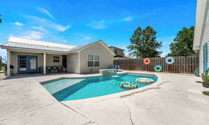 Lynn Haven House | The Splash Pad Sleeps 13 w Pool Patio and Garage
