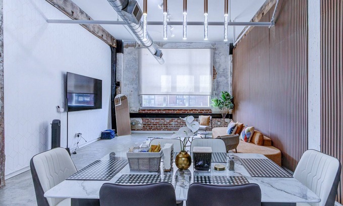 Downtown Memphis Apartment | The Stallion